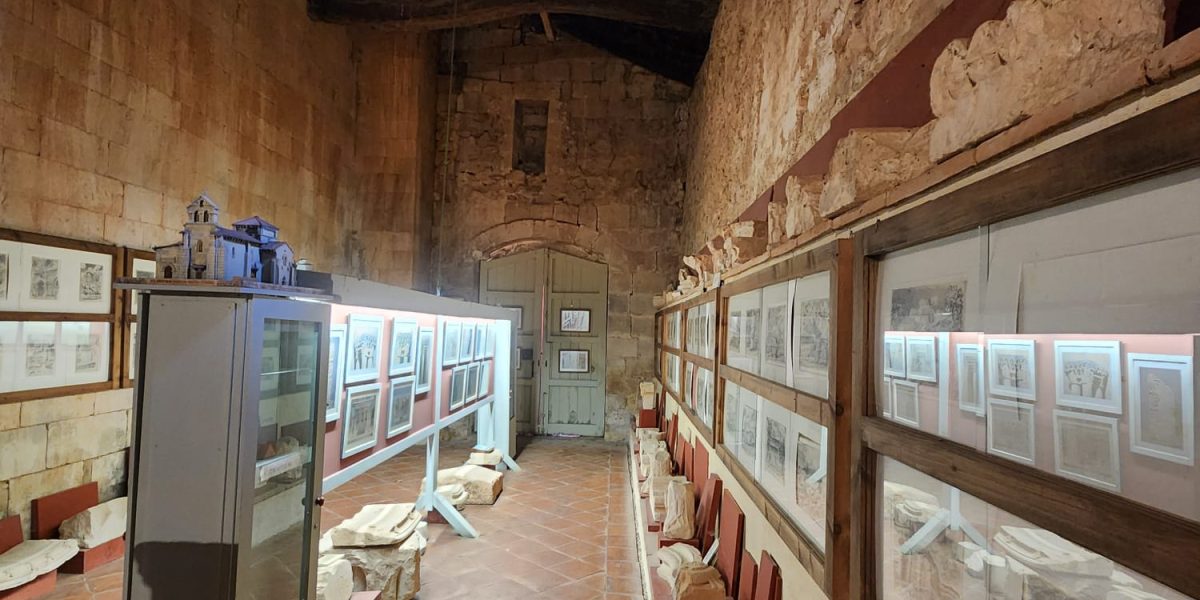 Interior del museo románico de Palencia en Finca Santa Eufemia